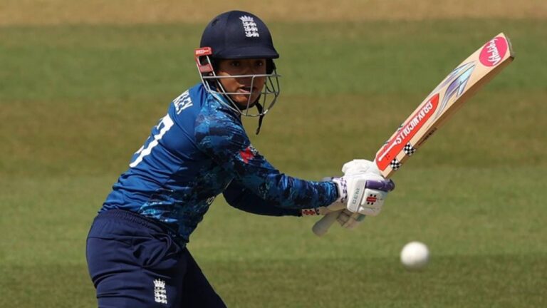 Scotland bowl, England pick Dunkely to replace injured Sciver-Brunt 3 403831.6